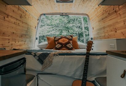 Maximaliseer de ruimte in vanlife: creëer een converteerbaar bed
