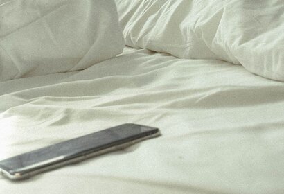 Waarom zou u uw smartphone niet in bed moeten gebruiken?