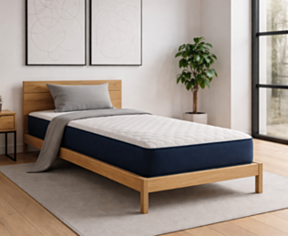 Flora Oli matras 90x200 cm op een houten bed in een moderne slaapkamer